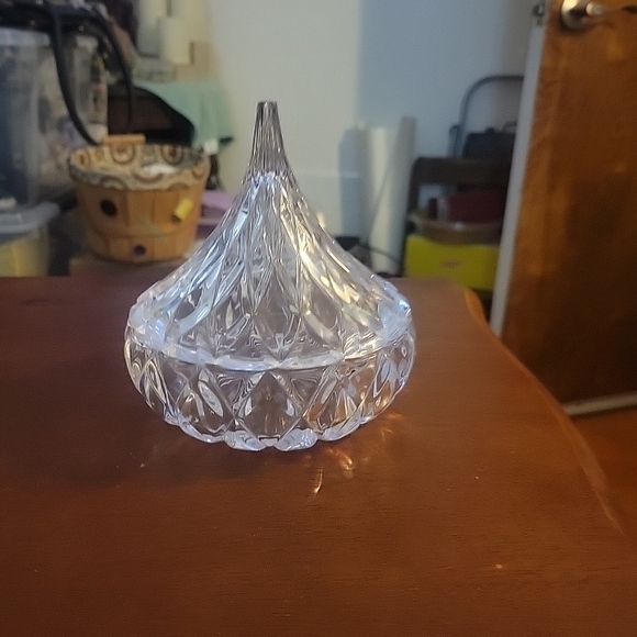 Hershey's Kiss Glass Covered Crystal Bowl Hershey Kisses Included - Picture 4 of 12